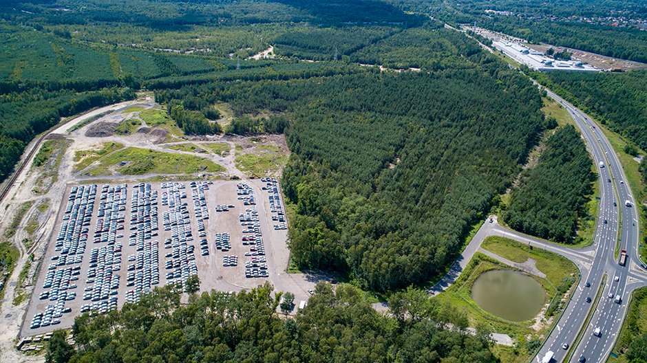 Parking obecnie zajmują samochody marki Hyundai