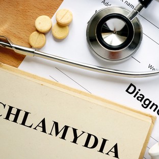 Chlamydia (klamídia): oka, tünetei és kezelési lehetőségei
