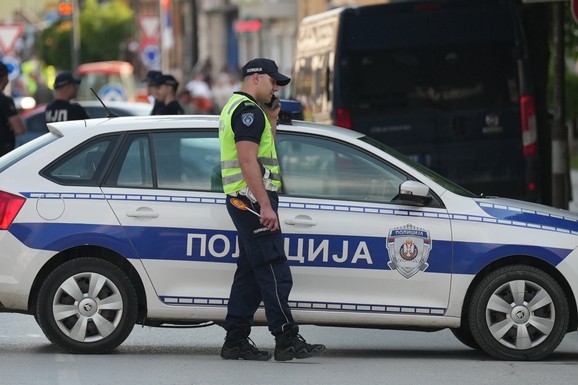 LANČANI SUDAR KOD SEVOJNA Automobili potpuno uništeni: Policija na terenu