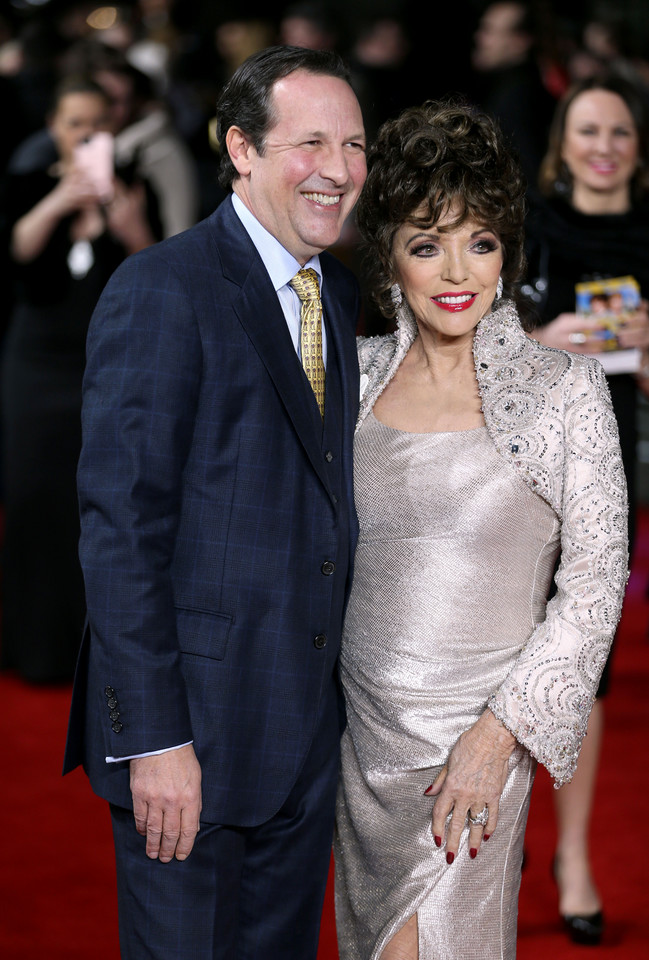 Joan Collins na premierze swojego nowego filmu "The Time of Their Lives" w Londynie