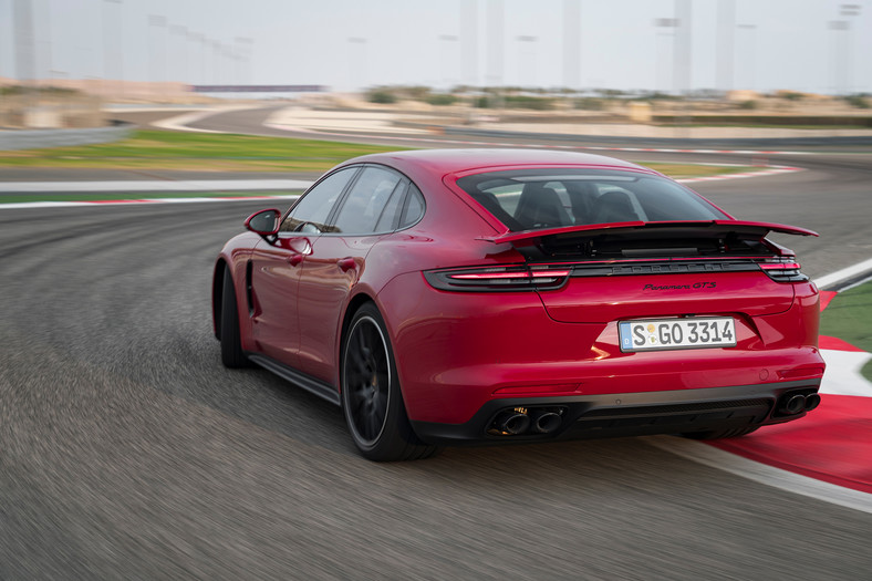 Porsche Panamera GTS - rodzinna rakieta