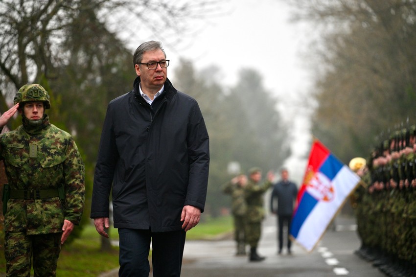 Vučić u obilasku kasarne "Mija Stanimirović" u Nišu