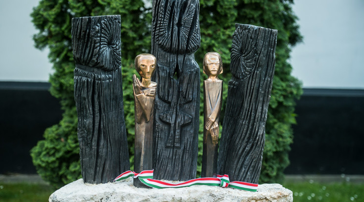 Ilyen volt, mostanra egyik bronzszobor sincs meg / Fotó: MTI -  Ujvári Sándor