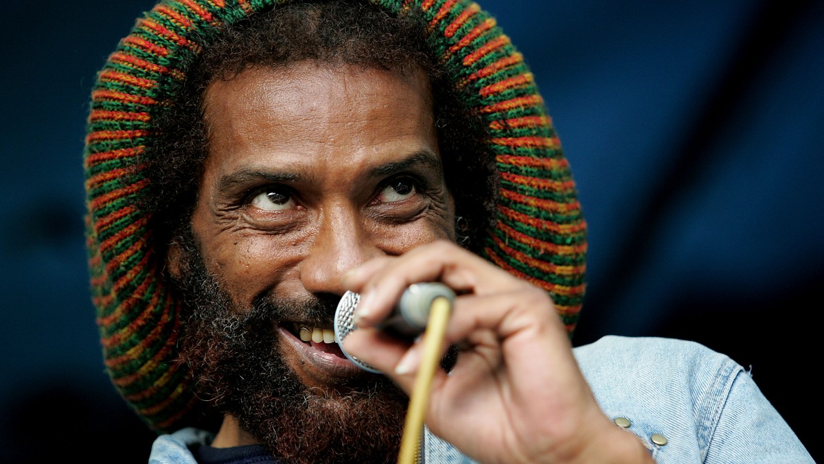 Paul "H.R." Hudson, frontman Bad Brains, cierpi na rzadką chorobę neurologiczną. Zespół SPUNCT charakreryzuje się krótkotrwałymi napadami jednostronnego bólu głowy przypominającego nauralgię. Rodzina artysty prosi o pomoc.