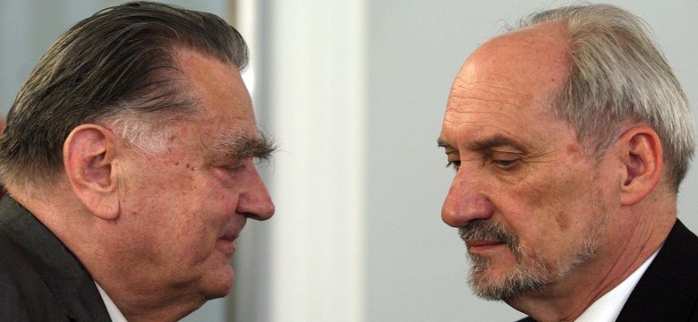 Olszewski: Błaszczak sobie nie radzi, Macierewicz powinien wrócić do MON