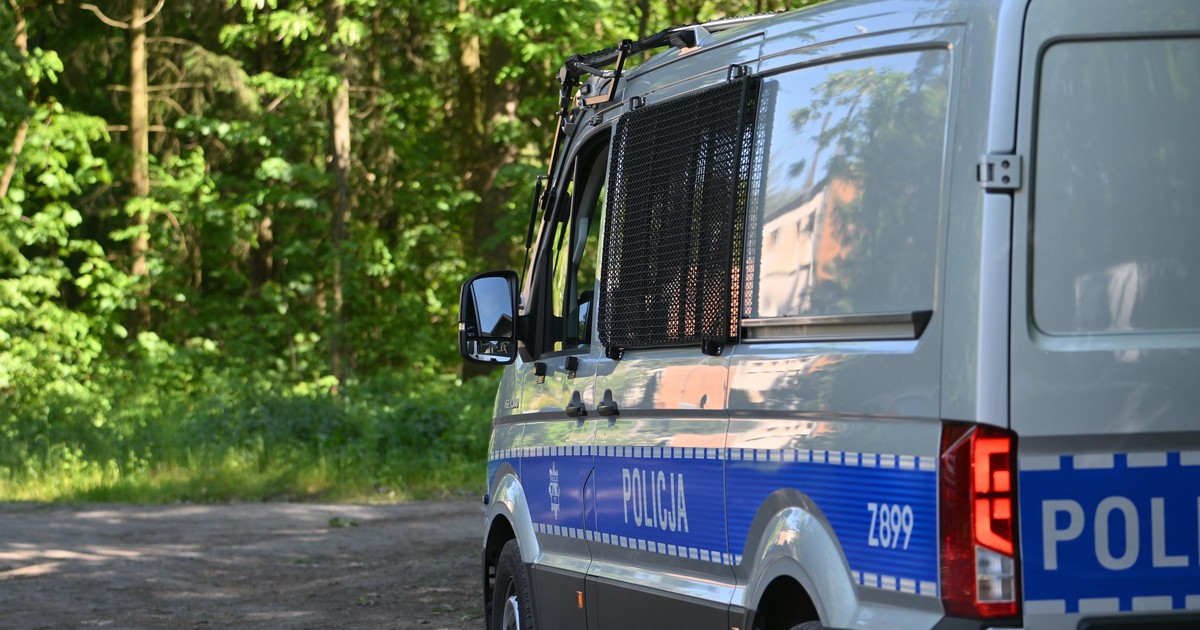 Alarm w Poznaniu, zjechały się radiowozy. Policja szuka mężczyzny z nożem