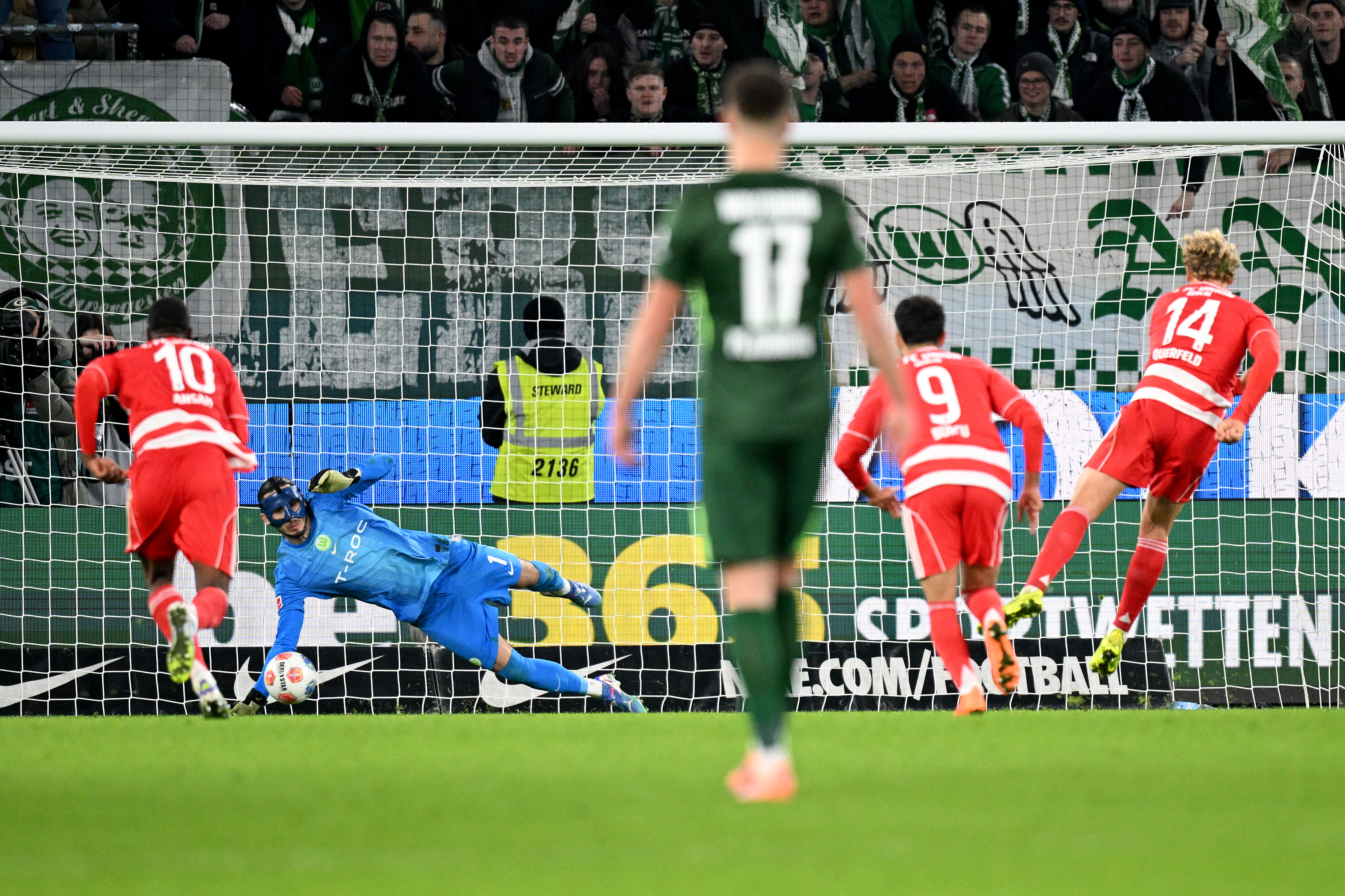 W 90. minucie: Grabara broni karnego i ratuje zwycięstwo Wolfsburga