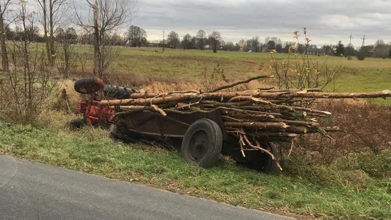 Pijany traktorzysta wpadł traktorem do rowu