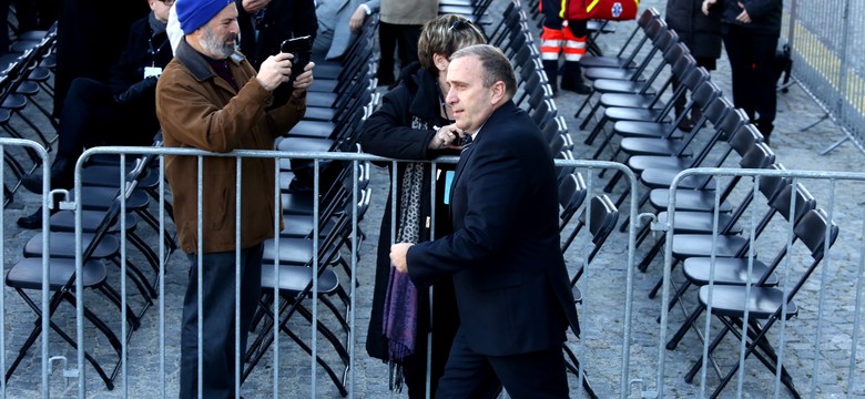 Miller bije w Kopacz i Schetynę. "Dlaczego Polska jest pod stołem?"