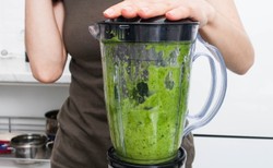 Zdrowe i kolorowe koktajle warzywno-owocowe