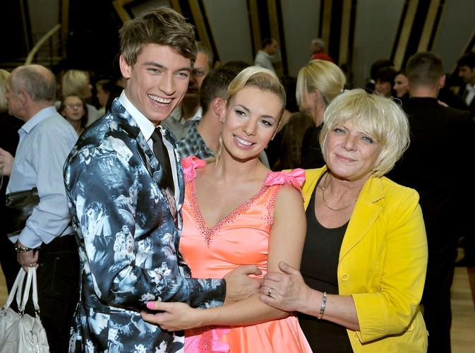 Paweł Staliński z mamą Dorotą Stalińską i partnerką z parkietu Izabelą Janachowską