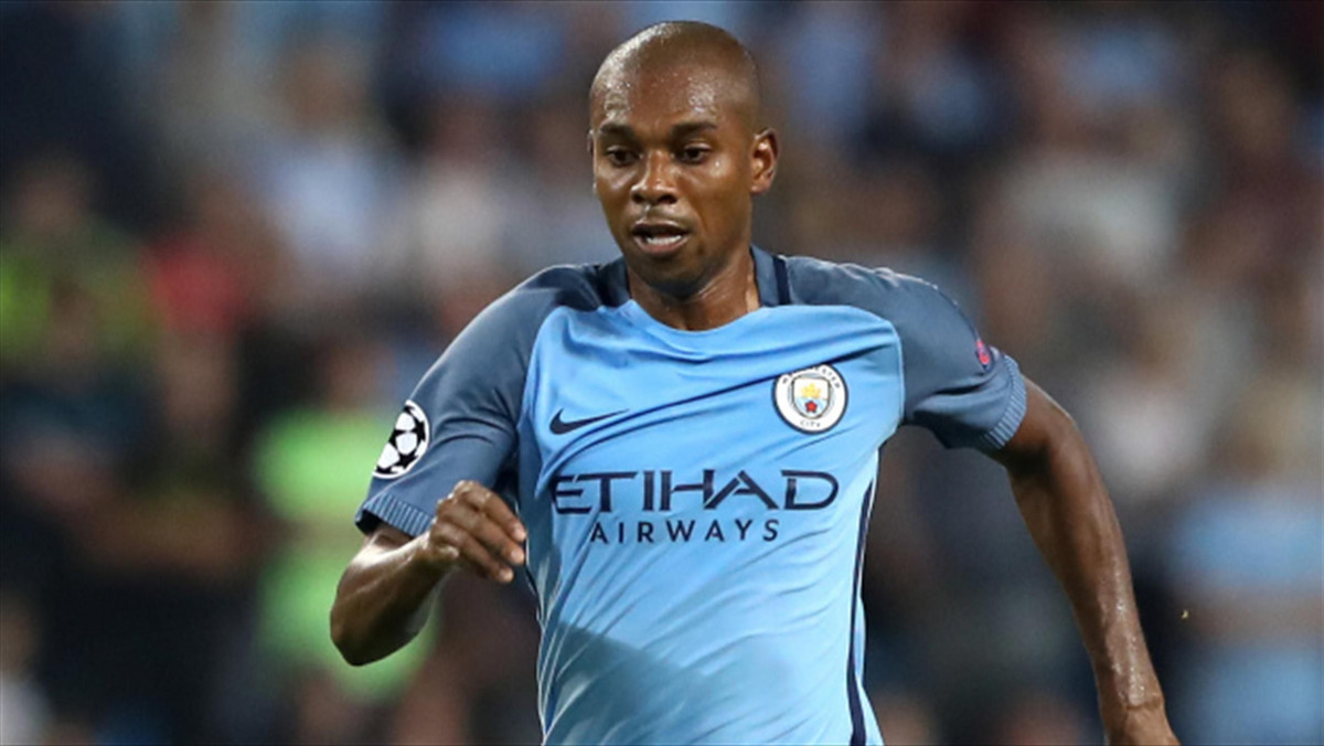 Pomocnik Manchesteru City Fernandinho zaprzeczył, że podczas wtorkowego meczu Ligi Mistrzów przeciwko Barcelonie prowokował Lionela Messiego. Po zakończeniu spotkania pojawiły się pogłoski, że pomiędzy piłkarzami doszło do słownego starcia w tunelu, a zdaniem mediów to właśnie Brazylijczyk miał być odpowiedzialny za całą sytuację.