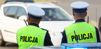 Policjanci pobili się o miejsce parkingowe?