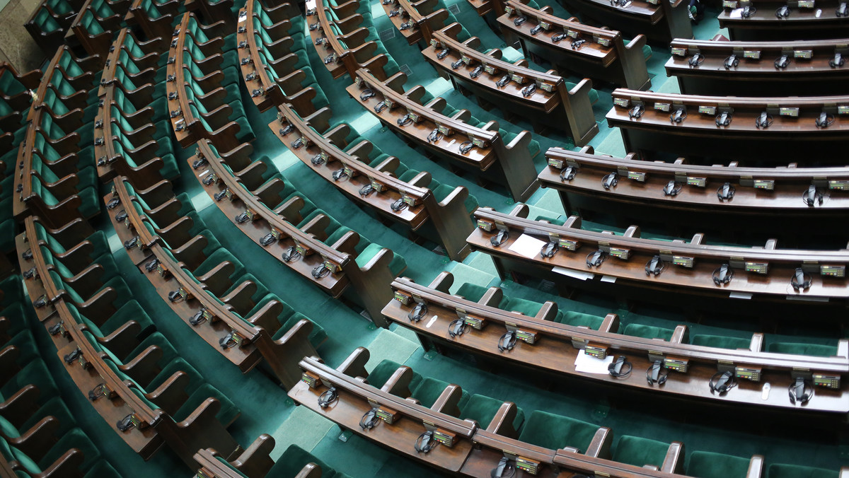 Dzisiaj po godz. 9 Sejm wznowił obrady. Po południu, w przerwie obrad zgromadzenie posłów i senatorów wysłucha przemówienia prezydenta Ukrainy Petra Poroszenki.