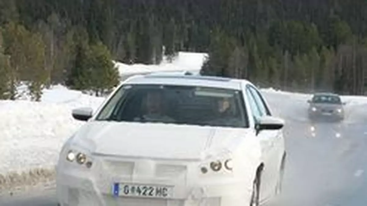 Zdjęcia szpiegowskie: Volkswagen przygotowuje konkurenta Logana.