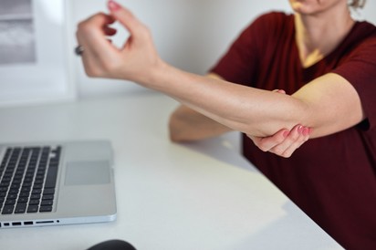Teniszkönyökkel küzdök, röntgen besugárzásra küldtek, fájni fog? Az orvos válaszol