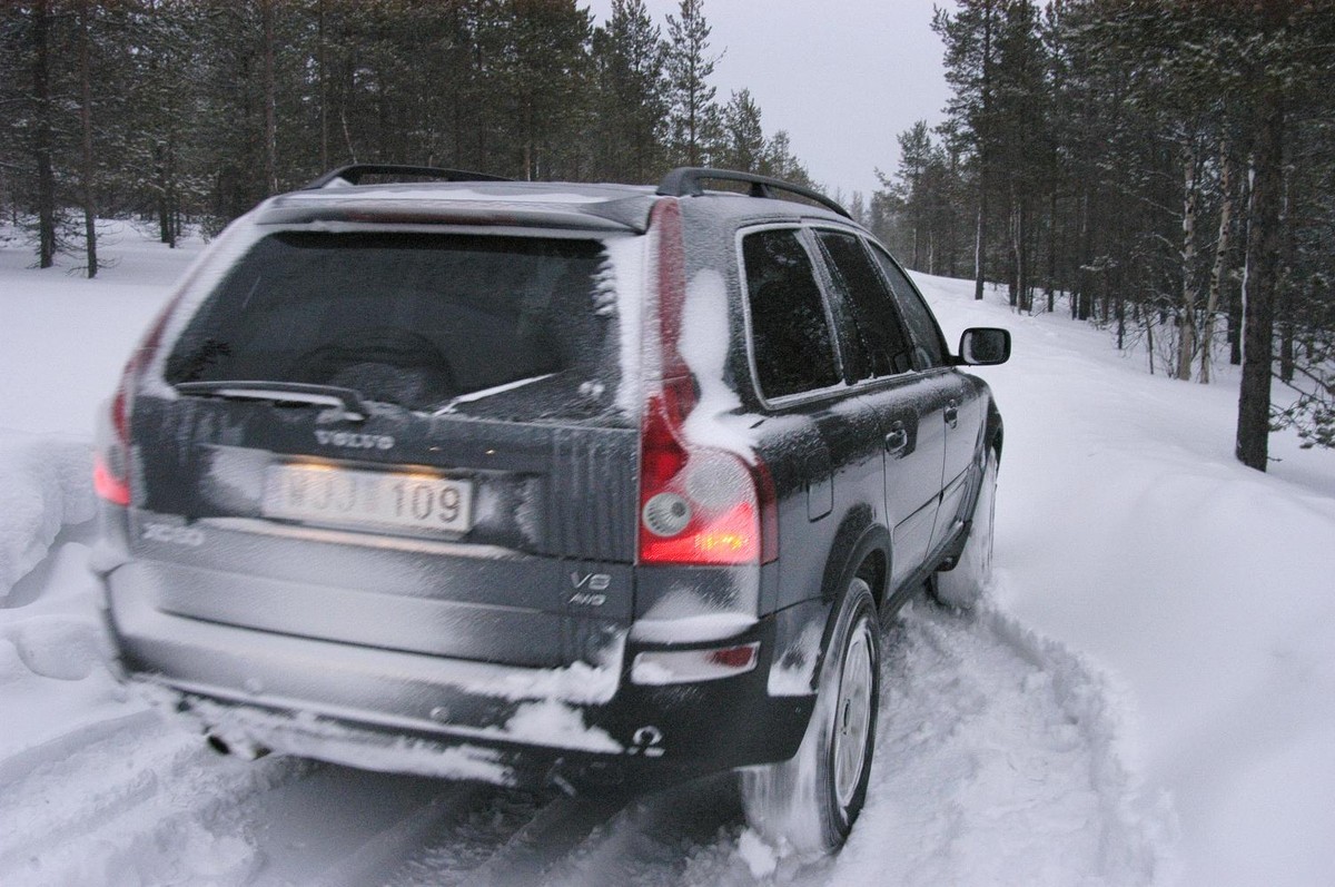 Volvo XC90 zima fot. Newspress