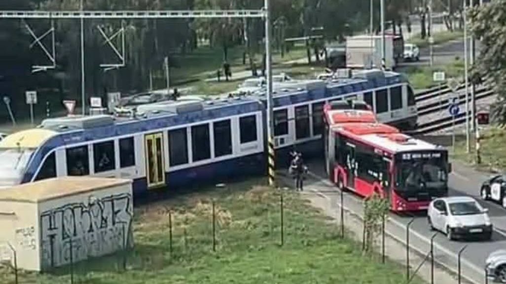 Následky zrážky autobusu MHD s vlakom v Bratislave, 18. septembra 2026