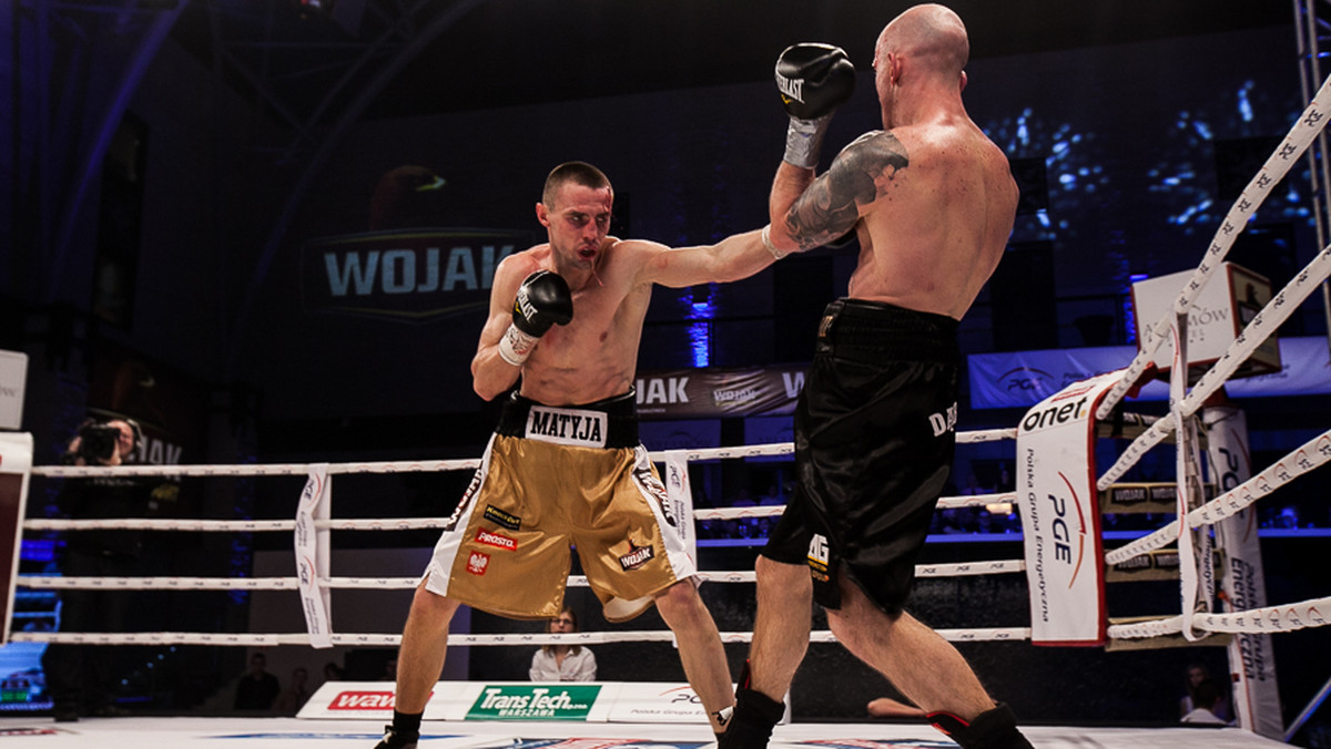 Marek Matyja (5-0, 2 KO) pokonał po bardzo ciekawej walce niejednogłośnie na punkty Norberta Dąbrowskiego (14-2, 6 KO) na gali Wojak Boxing Night w Arłamowie. Po sześciu rundach jeden sędzia punktował 58-56 dla Dąbrowskiego, jednak dwóch pozostałych arbitrów wskazało na wygraną Matyji 59-55 i 58-57.