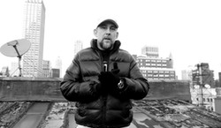 Genów nie oszukasz. Wojtek Sokół debiutuje powieścią. "Taka tam bajeczka, mordo"