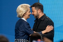 te wybory sięgają daleko poza granice węgier. "wygrali von der leyen i zełenski"