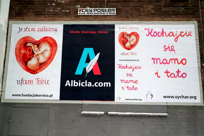 Billboardy &quot;Kochajcie się mamo i tato&quot; w Warszawie
