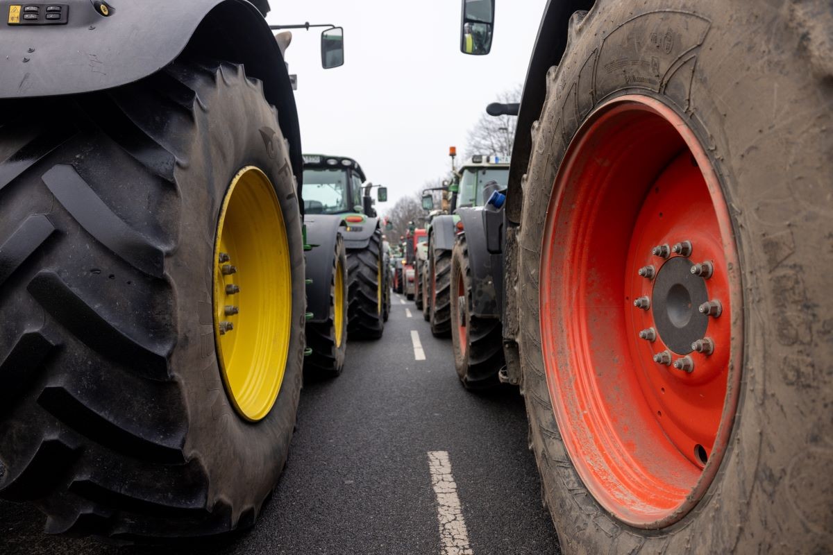 Protest rolników. Zablokowanie autostrad A1, A2, A4 i dróg S3 i S8. Stoją Kielce 600 blokad. MAPA ONLINE. Jak dojechać do pracy i lekarza