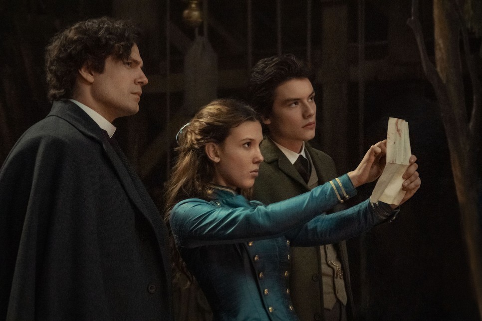 Henry Cavill Sherlock Holmes-ként, Louis Partridge pedig Tewkesbury-ként tér vissza a folytatásban