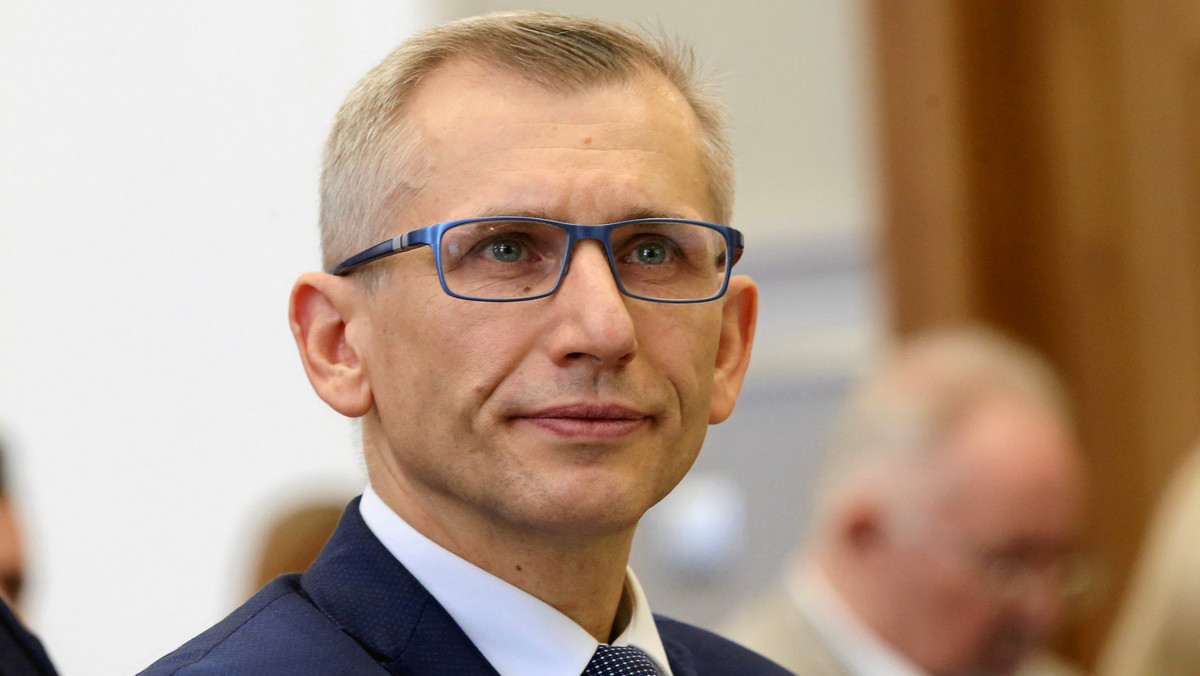 Krzysztof Kwiatkowski może stanąć przed Trybunałem Stanu przed jesiennymi wyborami parlamentarnymi. Przegłosowanie przez Sejm wniosku o pociągnięcie prezesa NIK do odpowiedzialności konstytucyjnej jest coraz bardziej prawdopodobne - informuje "Rzeczpospolita".