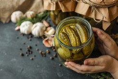 Ogórki kiszone siostry Anastazji. Dwa proste triki by były chrupiące