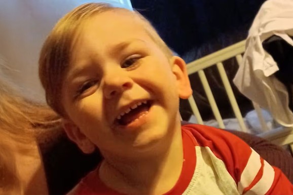 "LOL, NAŠAMARAJ GA DA SPAVA!" Vojnik TUKAO DO SMRTI dečaka (2) i s njegovom majkom razmenjivao ŠALJIVE PORUKE: "Cvili, izluđuje me to, ha-ha!"