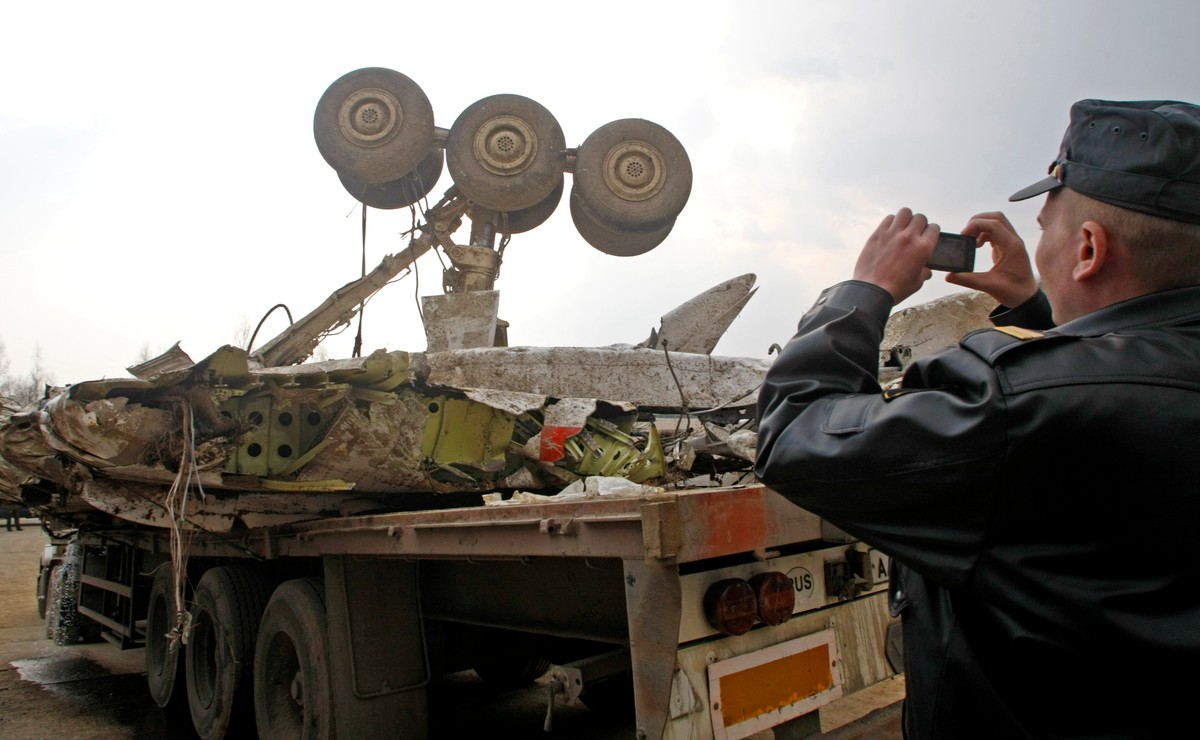 wrak tupolew samolot smoleńsk tu-154 tu-154m