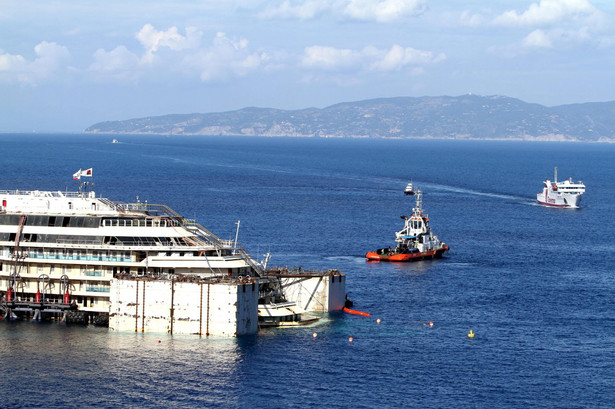 Już wkrótce Costa Concordia ma wyruszyć w swój ostatni rejs EPA/CLAUDIO GIOVANNINI/PAP