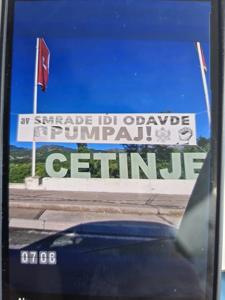 Transparent na ulazu u Cetinje
