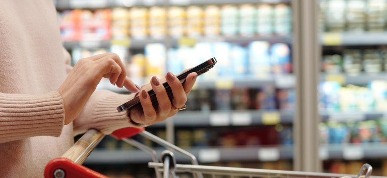 Mało kto o tym wie. Doliczają do rachunków w Lidlu i Biedronce. "Informacja drobnym drukiem"