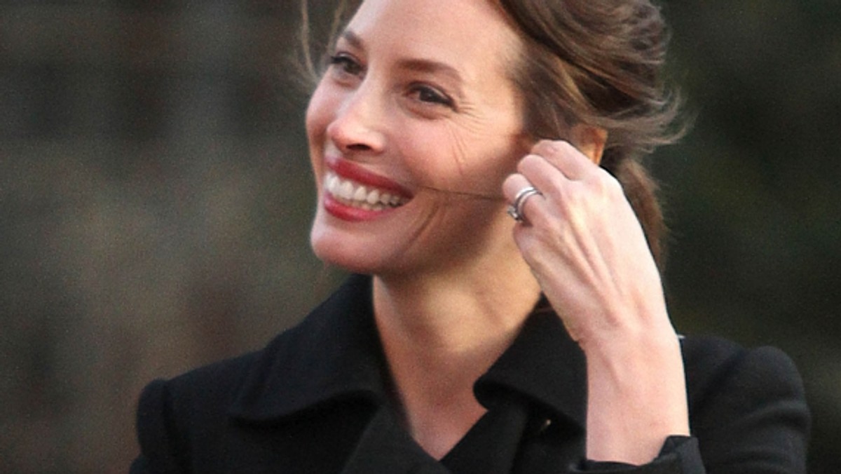 42-letnia Christy Turlington zachwyca urodą i klasą