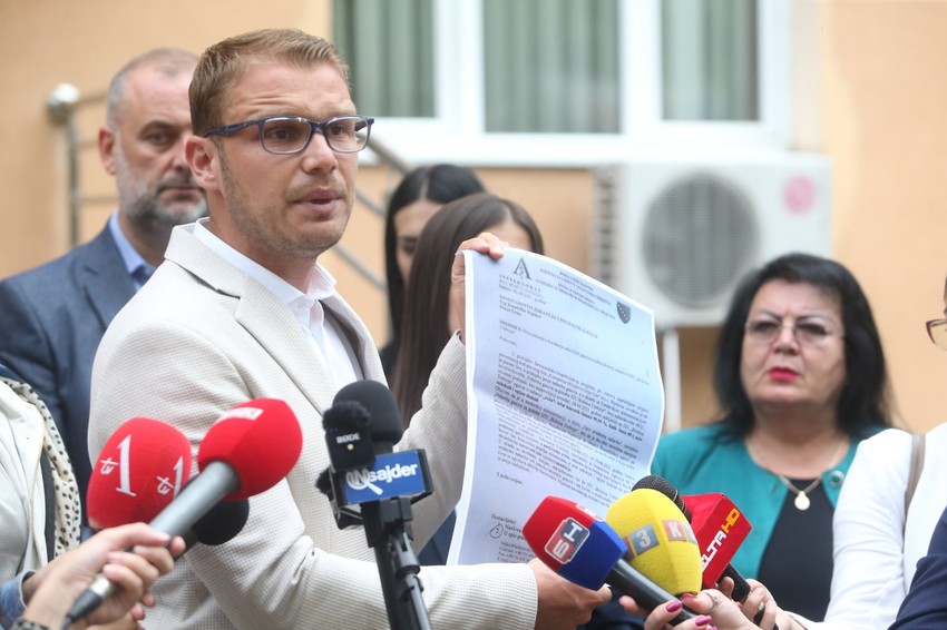 Draško Stanivuković ispred suda