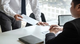 Możesz odejść z pracy w trybie natychmiastowym i jeszcze na tym zarobić 