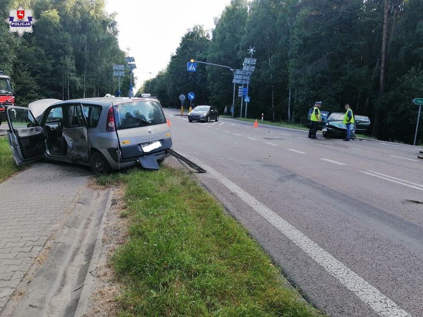 Paszki Małe: kompletnie piana matka wiozła dzieci i spowodowała wypadek