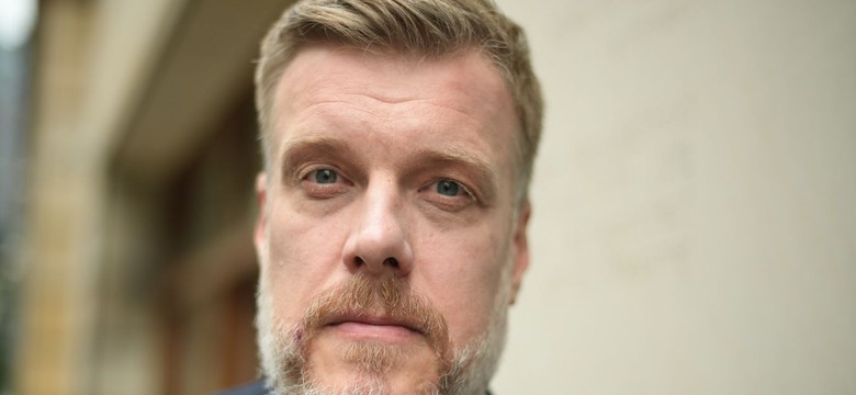 "Czas grzecznej Lewicy się skończył". Zandberg chce walnąć mocno pięścią w rządowy stół