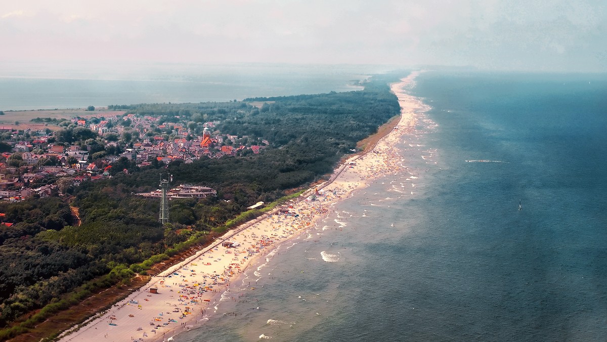 Hel był bazą wypadową piratów. Pili, grzeszyli, grabili statki płynące do Gdańska. Aż wściekłe fale zatopiły stare miasto - czytamy w pierwszym wydaniu nowego tygodnika "Od A do Z".