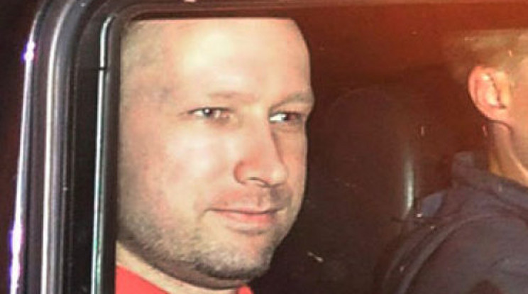 Breivik tombolt a bíróságon 