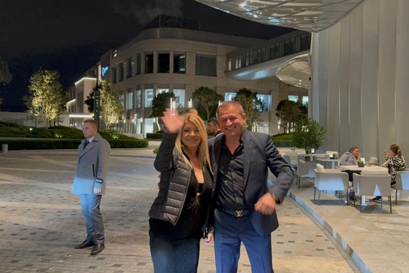 "DVE PEVAČICE SU MI NUDILE TROJKU" Pevač Rade Lacković šokirao o koleginicama: "Ja sam oženjen, porodica je svetinja"