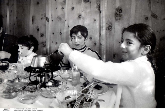 Farahnaz Pahlavi sa braćom