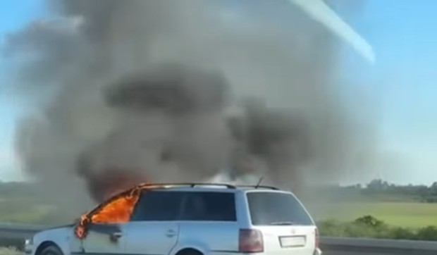 Zapalio se automobil na auto - putu ka Nišu
