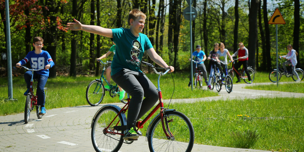 Miasteczka Ruchu Drogowego przy ul. Małachowskiego i Parkowej (w parku poniatowskiego) w Łodzi zapraszają rowerzystów na naukę jazdy.