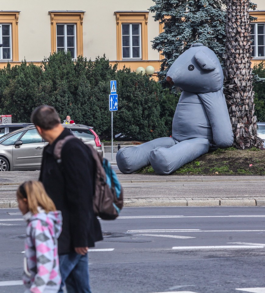 Olbrzymi miś w Warszawie