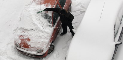 Odśnieżał auto i omal nie zagryzł go pies sąsiada