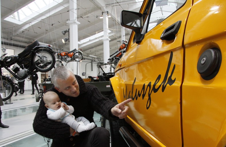 Muzeum Techniki i Komunikacji - Zajezdnia Sztuki. Placówka powstała dzięki pomocy funduszy norweskich. Do muzeum trafiły m.in. motocykle (Sokół 125 z 1948 r., rosyjski Isz-12, Harley Davidson z 1936 r. i produkowane w Szczecinie Junaki), milicyjna warszawa, maluchy zwykłe i modyfikowane (model terenowy, model z gąsienicami). Jest też prototyp samochodu Smyk, malutkie BMW 600, trójkołowy Messerschmitt 200 oraz Beskid, który miał zrewolucjonizować polską motoryzację. (ju/cat) PAP/Jerzy Undro