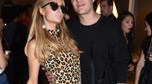 Paris Hilton i jej chłopak Chris Zylka na imprezie